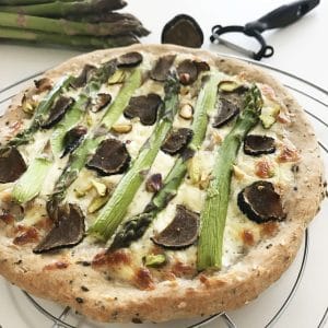 Focaccia mit Spargel und Trüffeln
